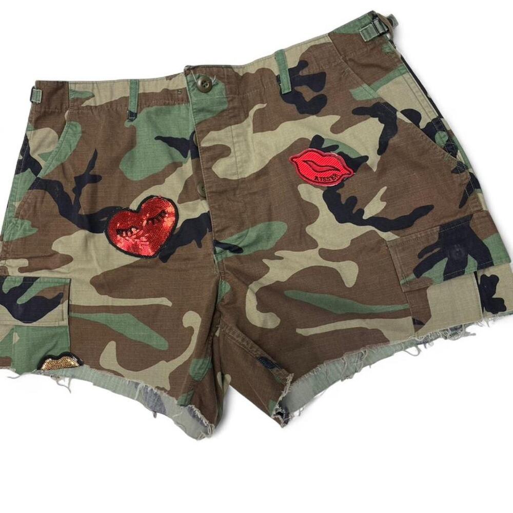 Camo cargo shorts with patches